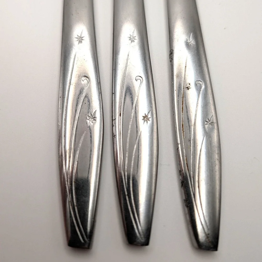 Vintage Japan Stainless Steel Starburst Wheat Dinner Knives Set of 3 8.25